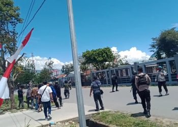 Demo Minta Gubernur Papua Pegunungan Mundur Diwarnai Kericuhan