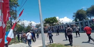 Demo Minta Gubernur Papua Pegunungan Mundur Diwarnai Kericuhan