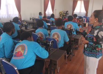 TP – PKK Jayawijaya Buat Pelatihan Menjahit Bagi WKRI Paroki Hepuba