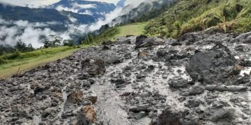 Lapter Perintis Distrik Panggema Tertimbun Material Longsor