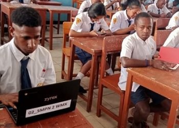 Pertama Kali, SMP Negeri 2 Wamena Laksanakan Ujian Semester Berbasis Kompiuter
