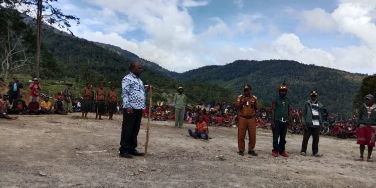 Masyarakat Tagineri Serahkan Tanah ke Pemerintah untuk Bangun Kantor Distrik