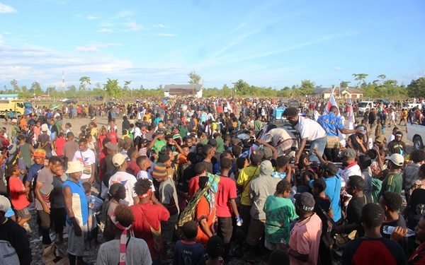 Ribuan Orang Hadiri Kampanye Terbuka Partai Perindo di Dekai