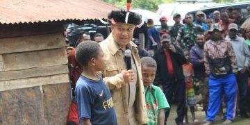 Dorong Digital Market, Gubernur Kasih Hp Android ke Dua Anak di Pugima