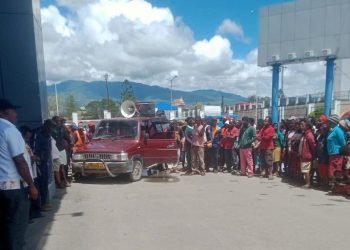 Datangi Kantor Bupati, Masyarakat Asolokobal Minta Dinsos Perbaiki Data Penerima Bansos