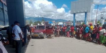 Datangi Kantor Bupati, Masyarakat Asolokobal Minta Dinsos Perbaiki Data Penerima Bansos