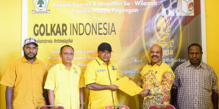Siap Berkontestasi Pemilukada 2024 Wabup Pegubin Ambil Formulir di DPD Golkar