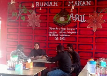 Pemilik Rumah Makan Aru Klarifikasi Video Viral Tentang Makanan Mengandung Belatung
