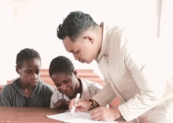 Sil Abus, bersama anak didiknya