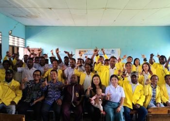 UNIBA Papua Bantu 10 Uunit Komputer ke SMTK Biji Sesawi Wamena