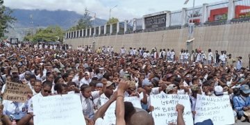 Ribuan Pelajar Tolak MBG Kumpul di Tugu Salib Wamena