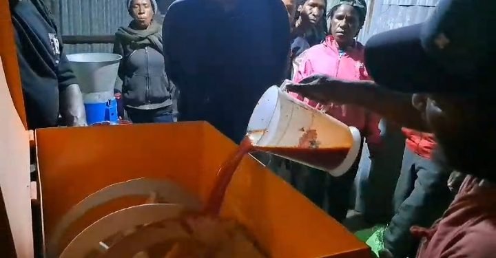  Inovasi Mesin Pakan Ternak Kelompok Blestin Papua di Wamena