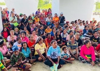 Ratusan Pedagang Mama-Mama Papua Gelar Aksi Protes di Kantor Bupati Yahukimo