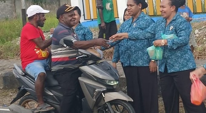 Sambut Bulan Suci Ramadhan, TP PKK Kabupaten Yahukimo Berbagi Takjil
