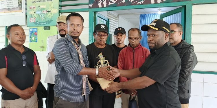 Pemkab Yahukimo Memberikan Santunan Kepada Keluarga Korban Rosalia Rerek Sogen