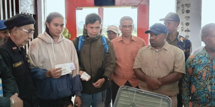 Tegas! Pemda Jayawijaya Pulangkan Oknum Produsen dan Pengedar Miras ke Daerah Asal