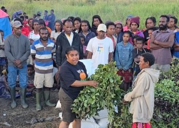 Fransina Daby: Pasca Banjir Saat Ini Masyarakat Butuh Alat Kerja dan Bibit