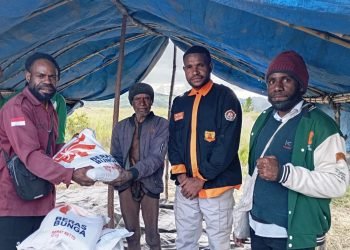 Mahasiswa Papua Salurkan Bantuan Banjir Pada 11 Distrik di Wamena