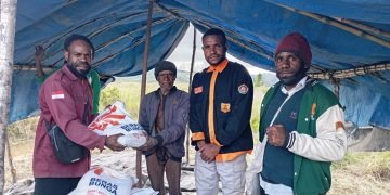 Mahasiswa Papua Salurkan Bantuan Banjir Pada 11 Distrik di Wamena
