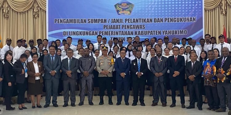 Wakil Bupati Yahukimo Esau Miram Resmi Melantik Pejabat Eselon IV