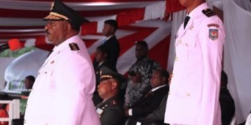 Wakil Gubernur Ones Pahabol Pimpin Upacara Penurunan Bendera