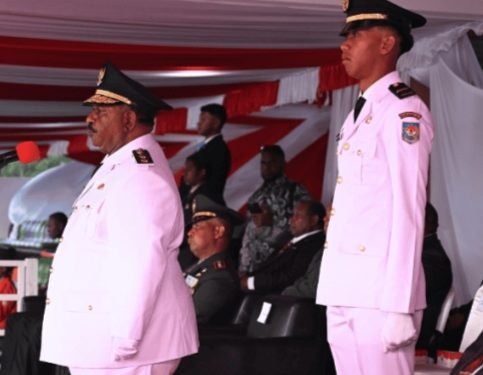 Wakil Gubernur Ones Pahabol Pimpin Upacara Penurunan Bendera