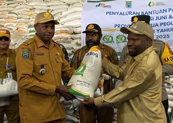 Wabup Esau Miram Luncurkan Penyaluran Bantuan Pangan Beras