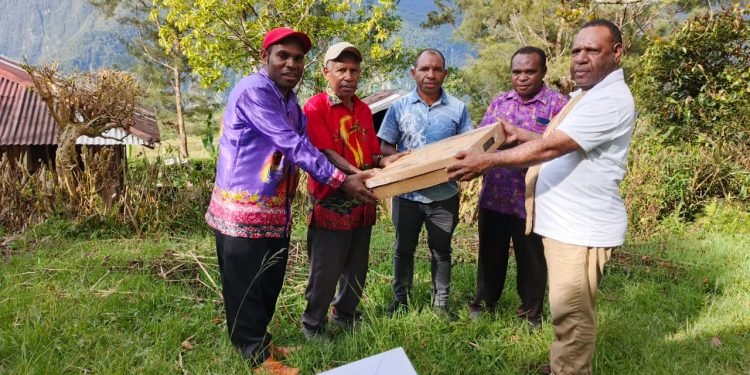 Pemkab Yahukimo Salurkan Internet Starlink Untuk Menunjang Kegiatan Gereja