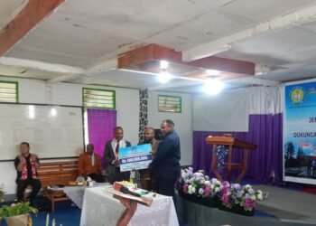 Momen HUT ke 26, Bupati Jayawijaya Bantu Dana ke Jemaat GIDI Tiranus