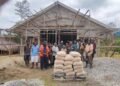 DPRK Jayawijaya Serahkan Bantuan Bahan Bangunan Toko Kepada Umat Baptis Wamaroma