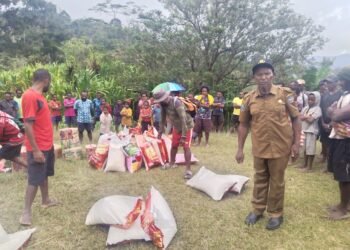 Kepala Distrik Nalca Salurkan Bantuan Natal ke 9 Jemaat Gereja GIDI