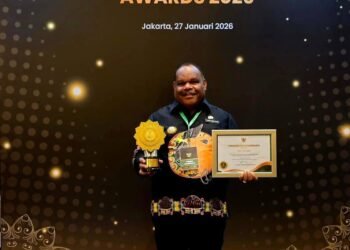 Bupati Yahukimo Terima Penghargaan Atas Komitmen Pelayanan Kesehatan Yang Merata 