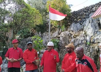 PDIP Papua Pegunungan Tanam Pohon di Taman Batu Bung Karno Distrik Maima
