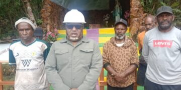 Bertus Asso saat menyampaikan keterangan kepada media (JW/Onoy)