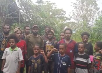 Ketua Diplomat KNPB Yahukimo, Kone R. Kobak bersama anggotanya (Ist).