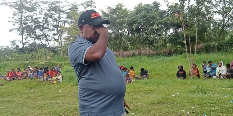 Momen Haru di Hubikosi Air Mata Wabup Jayawijaya Pecah Saat Mediasi Warga Pengungsi