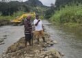 Pasca Banjir dan Longsor, Agus Kogoya Bantu Normalisasi Kali Guu di Tagime