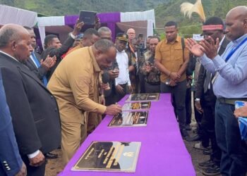 Hadiri Yubelium, Bupati Yahukimo Resmikan Beberapa Fasilitas Publik di Bomela