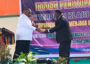 Hadiri Penutupan Konferensi Gereja GIDI Klasis Dekai Kota, Bupati Yahukimo Serahkan Bantuan Tunai Rp100 Juta