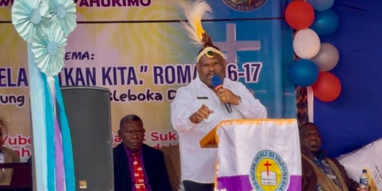 Bupati Didimus Hadiri Perayaan Yubelium 50 Tahun Injil Masuk di Mhanggono Nalca