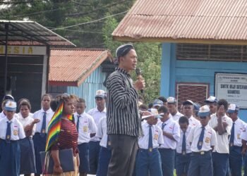Hadirkan Kebinekaan, Guru YBSI Rayakan Hardiknas dengan Busana Adat
