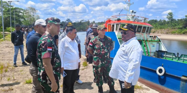 Bangun Sinergitas, Bupati Yahukimo Bersama Danrem Kunjungi Pelabuhan Logbon