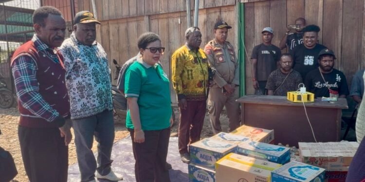 Pemkab Yahukimo Salurkan Bantuan bagi Korban Kebakaran Pasar Lama Dekai