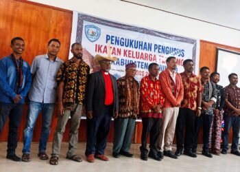 Kepala Kesbangpol Yahukimo Kukuhkan Pengurus Flobamora Periode 2026–2031