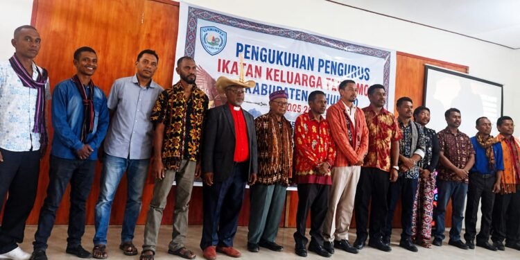 Kepala Kesbangpol Yahukimo Kukuhkan Pengurus Flobamora Periode 2026–2031