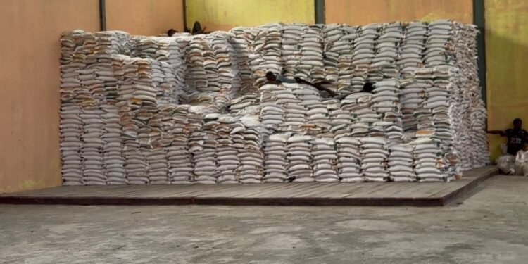 Kekeringan Ganggu Distribusi Pangan, Pemkab Yahukimo Salurkan 483 Ton Beras Bagi Masyarakat