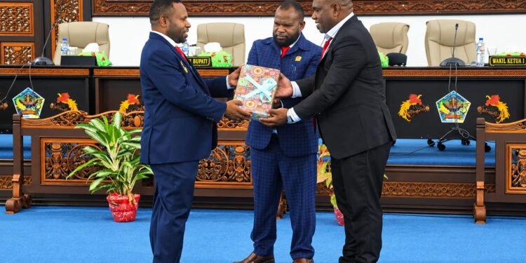 Wabup Esau Miram Hadiri Pembukaan Rapat Paripurna DPRK Yahukimo