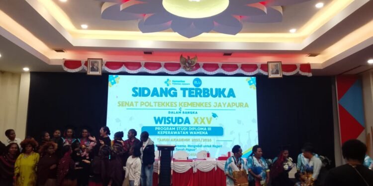 Puluhan Mahasiswa Diploma III Keperawatan Poltekkes Wamena Diwisuda